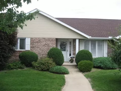 223 Scotch Pine Dr, Macomb, IL 61455 photo 1