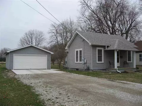 430 S Clay St, Macomb, IL 61455 photo 2