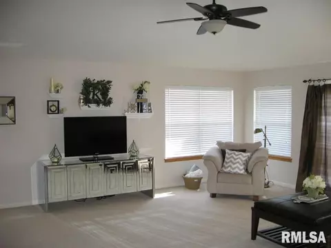 1012 Willow Rd, Macomb, IL 61455 photo 4