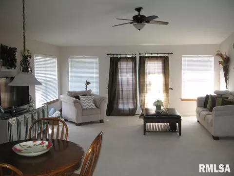 1012 Willow Rd, Macomb, IL 61455 photo 3