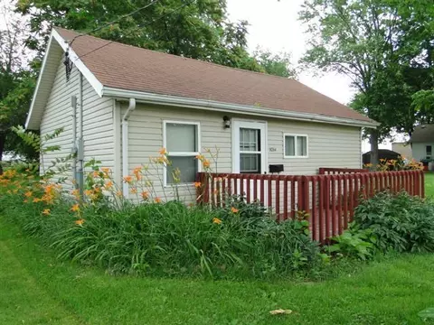 1014 E Wheeler Dr, Macomb, IL 61455 photo 1