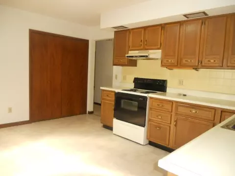 206 Evergreen Dr, Macomb, IL 61455 photo 3