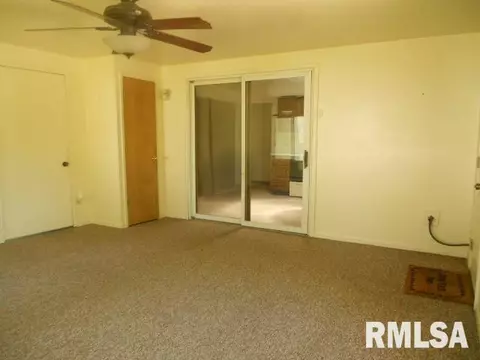 206 Evergreen Dr, Macomb, IL 61455 photo 10