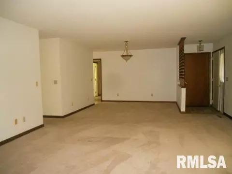 206 Evergreen Dr, Macomb, IL 61455 photo 5