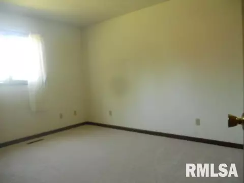 206 Evergreen Dr, Macomb, IL 61455 photo 12