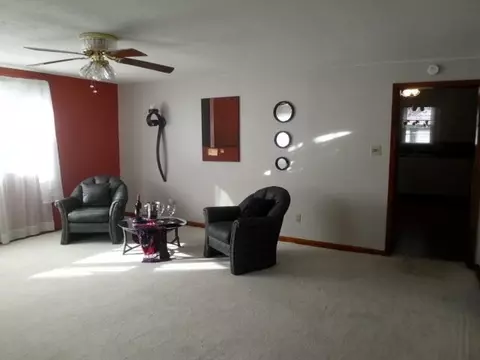 914 W Piper St, Macomb, IL 61455 photo 2