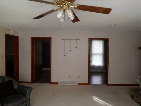 914 W Piper St, Macomb, IL 61455 photo 4