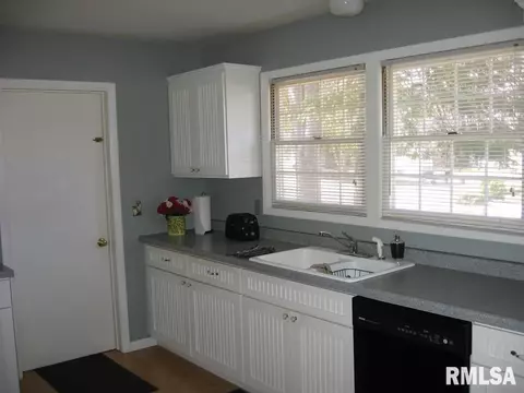 707 Meadow Dr, Macomb, IL 61455 photo 7