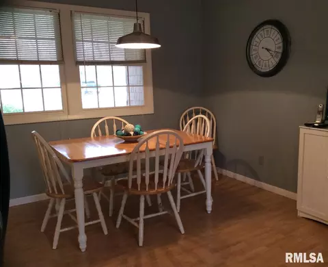 707 Meadow Dr, Macomb, IL 61455 photo 9