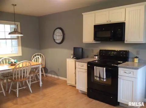 707 Meadow Dr, Macomb, IL 61455 photo 8