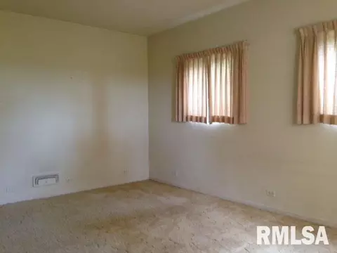 1385 Cherokee Rd, Macomb, IL 61455 photo 12