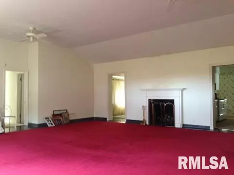 1385 Cherokee Rd, Macomb, IL 61455 photo 5