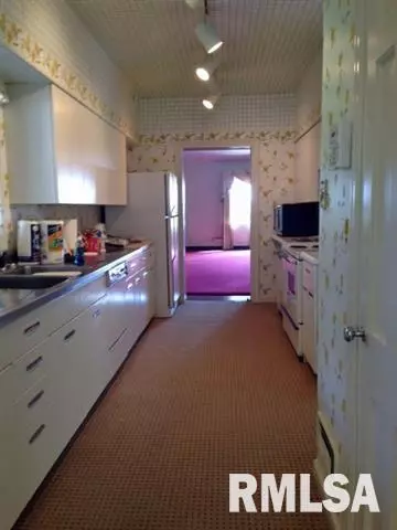 1385 Cherokee Rd, Macomb, IL 61455 photo 8