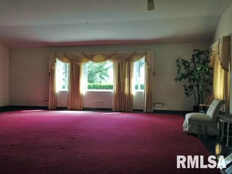 1385 Cherokee Rd, Macomb, IL 61455 photo 4