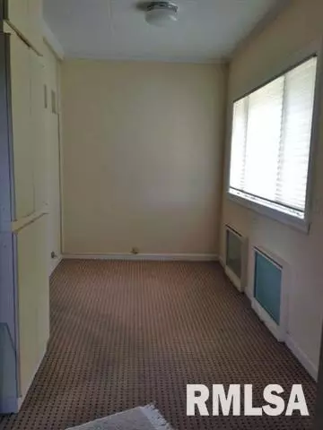1385 Cherokee Rd, Macomb, IL 61455 photo 10