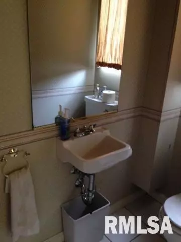 1385 Cherokee Rd, Macomb, IL 61455 photo 11