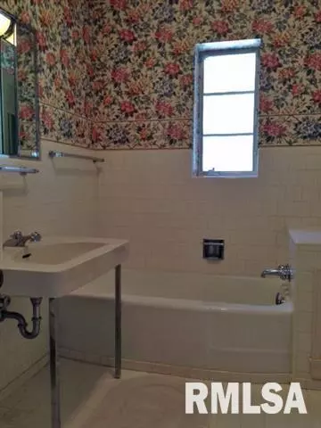 1385 Cherokee Rd, Macomb, IL 61455 photo 18