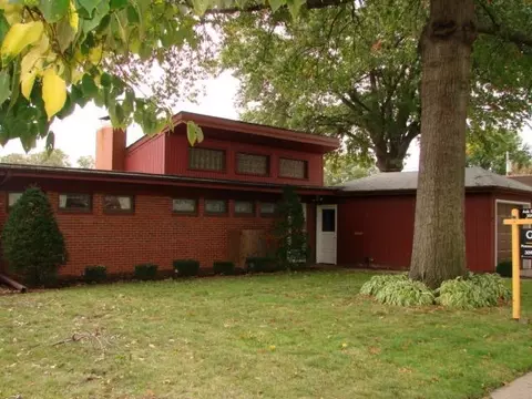 813 E Piper Dr, Macomb, IL 61455 photo 2
