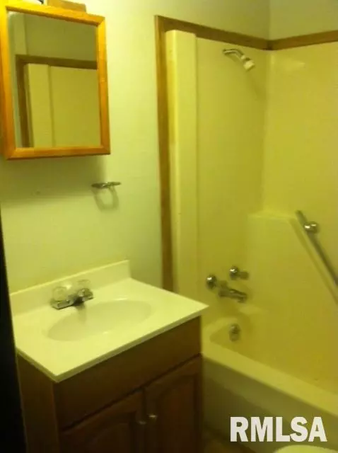 619 W Jefferson Dr, Macomb, IL 61455 photo 4