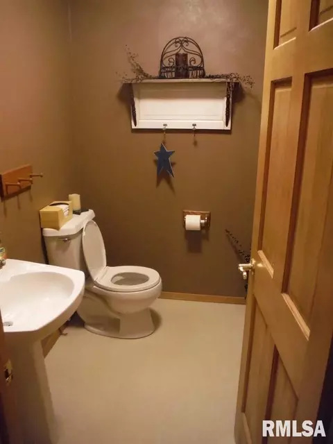 1325 E Myrtle, Canton, IL 61520 photo 26