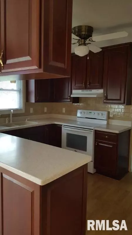 537 Meadow Dr, Macomb, IL 61455 photo 11