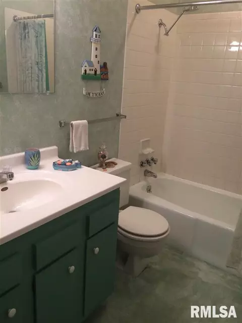 537 Meadow Dr, Macomb, IL 61455 photo 15