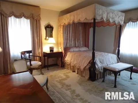 627 E Franklin St, Macomb, IL 61455 photo 6