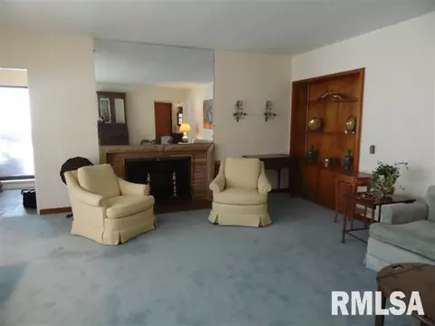 627 E Franklin St, Macomb, IL 61455 photo 4