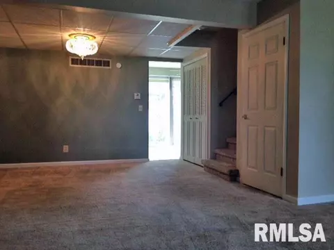 175 Jamestown Rd, Macomb, IL 61455 photo 4