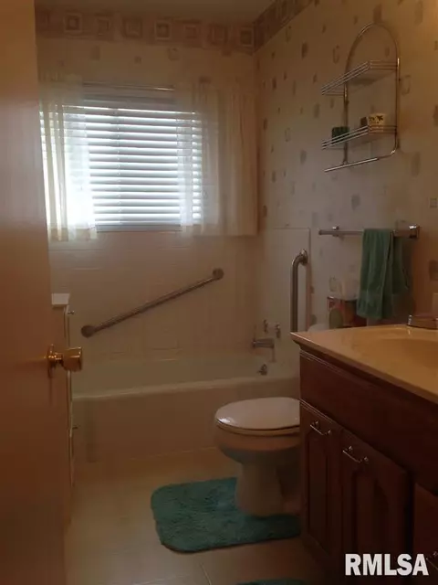 826 Madelyn Ave, Macomb, IL 61455 photo 8