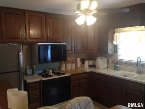 826 Madelyn Ave, Macomb, IL 61455 photo 11