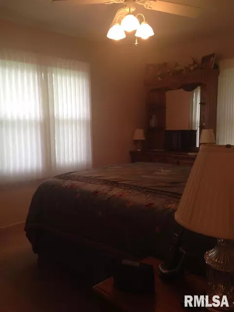 826 Madelyn Ave, Macomb, IL 61455 photo 9