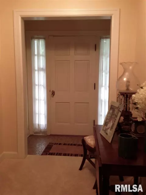 425 S Randolph St, Macomb, IL 61455 photo 2