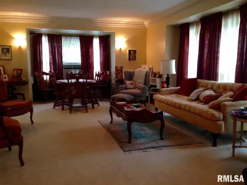 425 S Randolph St, Macomb, IL 61455 photo 4
