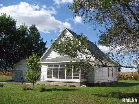 108 E Seymour St, Sciota, IL 61475 photo 4