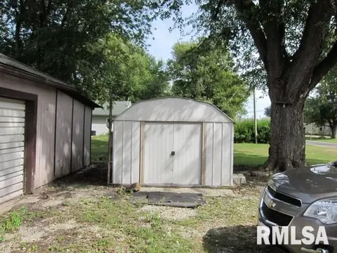 704 E Jackson St, Cuba, IL 61427 photo 3