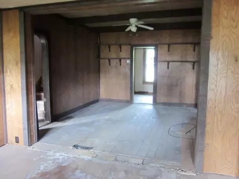 704 E Jackson St, Cuba, IL 61427 photo 5