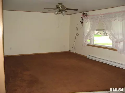 560 E Gridley St, Bushnell, IL 61422 photo 4