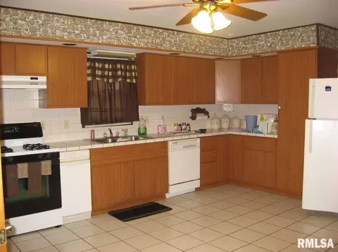 560 E Gridley St, Bushnell, IL 61422 photo 5