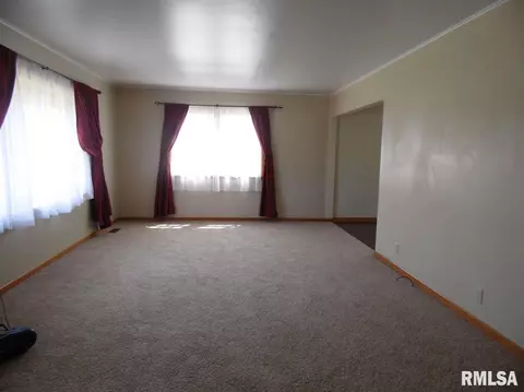 916 Candy Ln, Macomb, IL 61455 photo 2