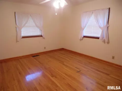 916 Candy Ln, Macomb, IL 61455 photo 17