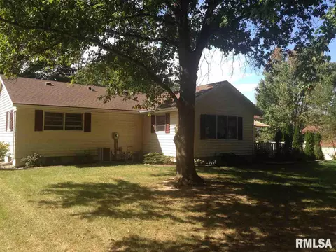 401 Meadow Dr, Macomb, IL 61455 photo 17