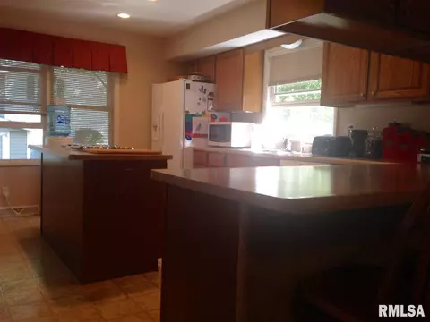 401 Meadow Dr, Macomb, IL 61455 photo 9