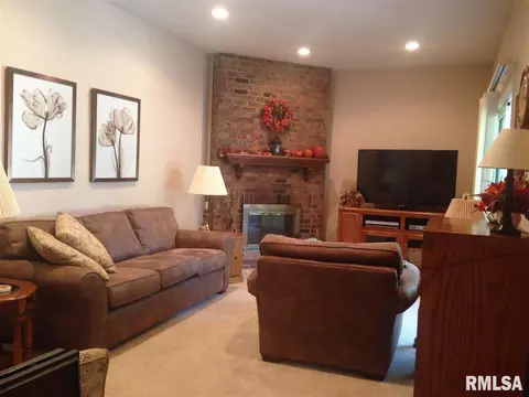 401 Meadow Dr, Macomb, IL 61455 photo 11