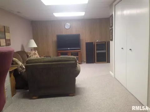 401 Meadow Dr, Macomb, IL 61455 photo 14