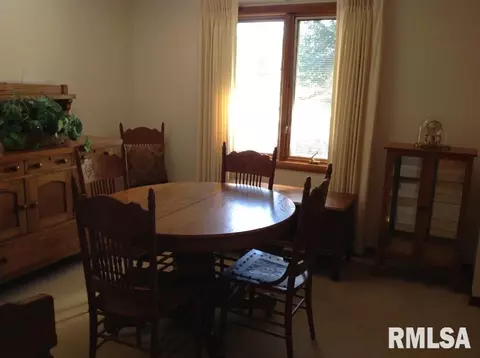200 Scotch Pine Dr, Macomb, IL 61455 photo 3