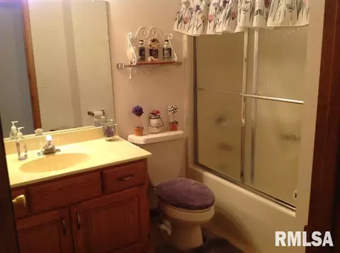 200 Scotch Pine Dr, Macomb, IL 61455 photo 9