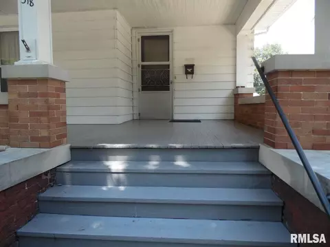 318 E Jefferson St, Macomb, IL 61455 photo 2
