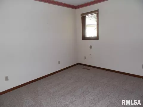 503 James Dr, Macomb, IL 61455 photo 11