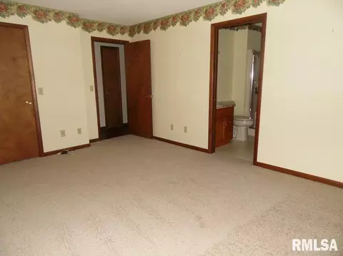 503 James Dr, Macomb, IL 61455 photo 9